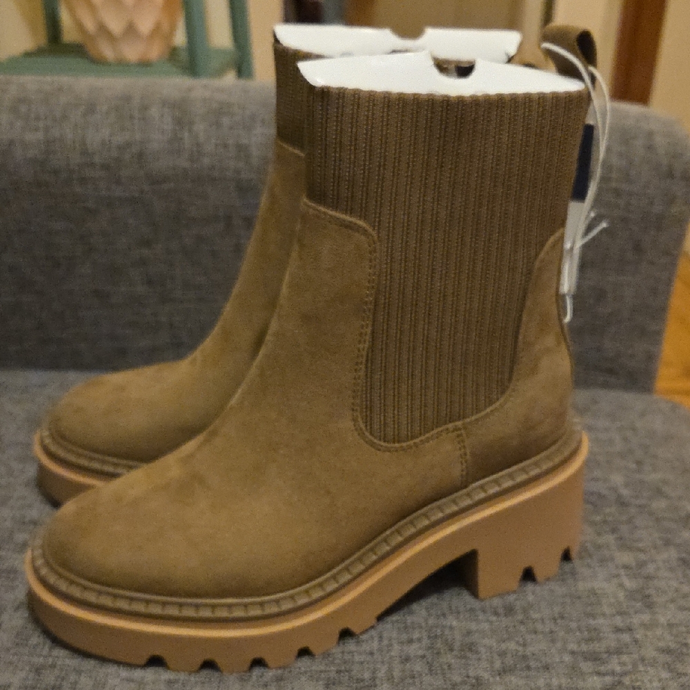 Universal Thread Tan Ankle Boots